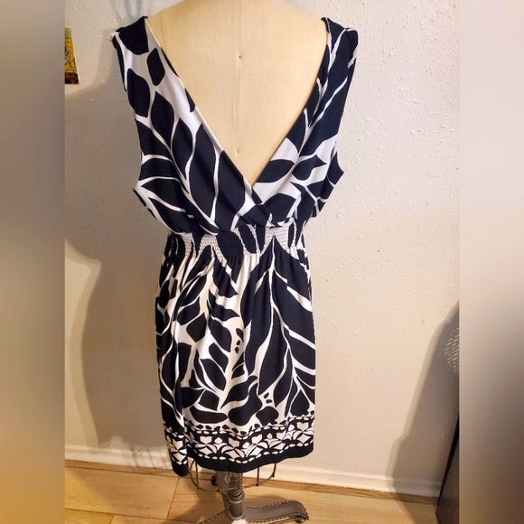 Dress - Picture 2 of 5